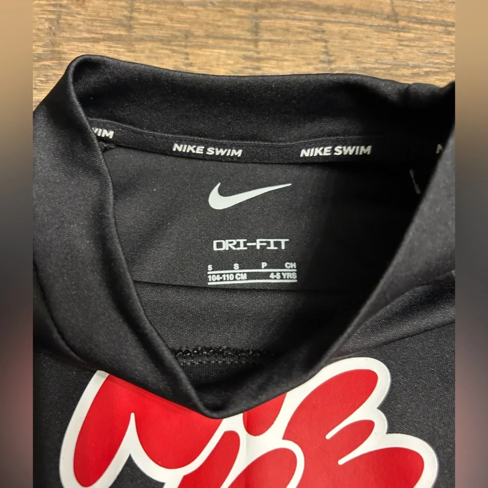 Nike Boys Rashguard/Swim Trunk Set Black/Red Size 5 NWT